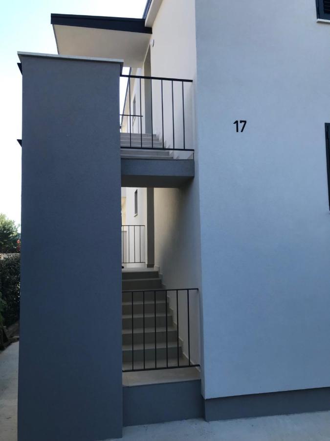 Apartments Haramincic M&B Stara Novalja Exterior photo